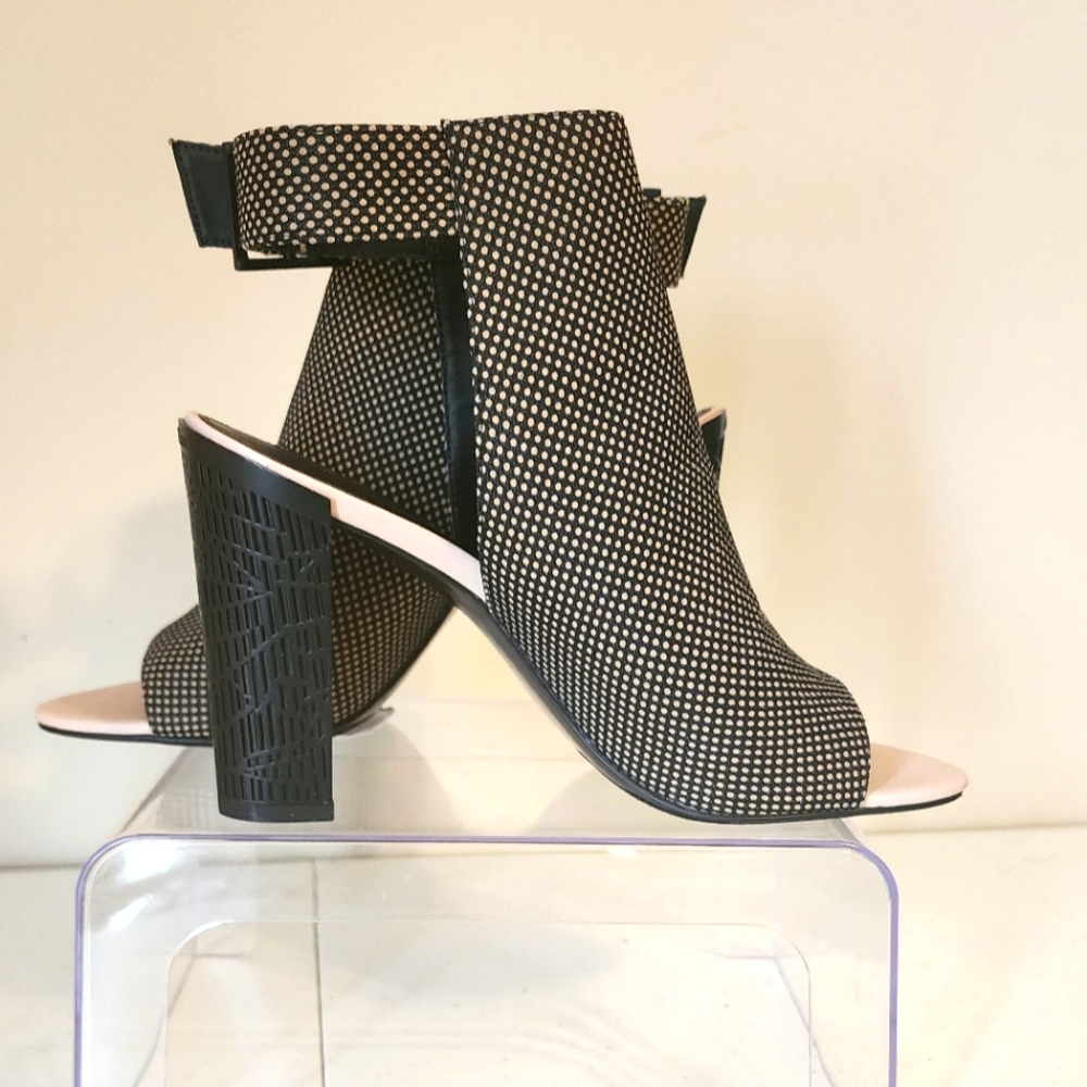 Calvin Klein Sandle Heels NWT